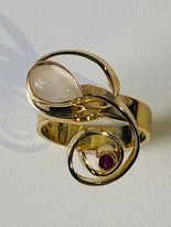 14ct Gold with moonstone and ruby